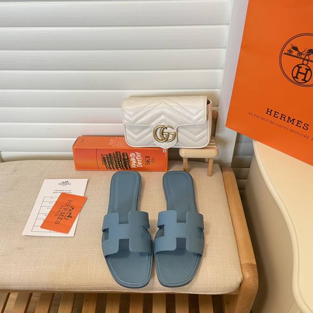 橙子出厂价 Hermes 爱马仕 夏季经典平底h拖鞋 旅游度假沙滩凉拖 面料：掌纹 码数：35-42